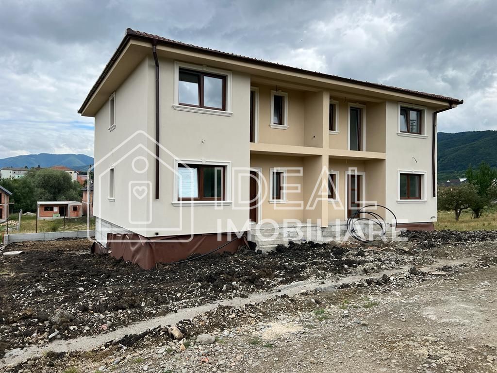 Casa Tip Duplex cu 4 camere si 366 mp teren, in Cisandie - Poză 5