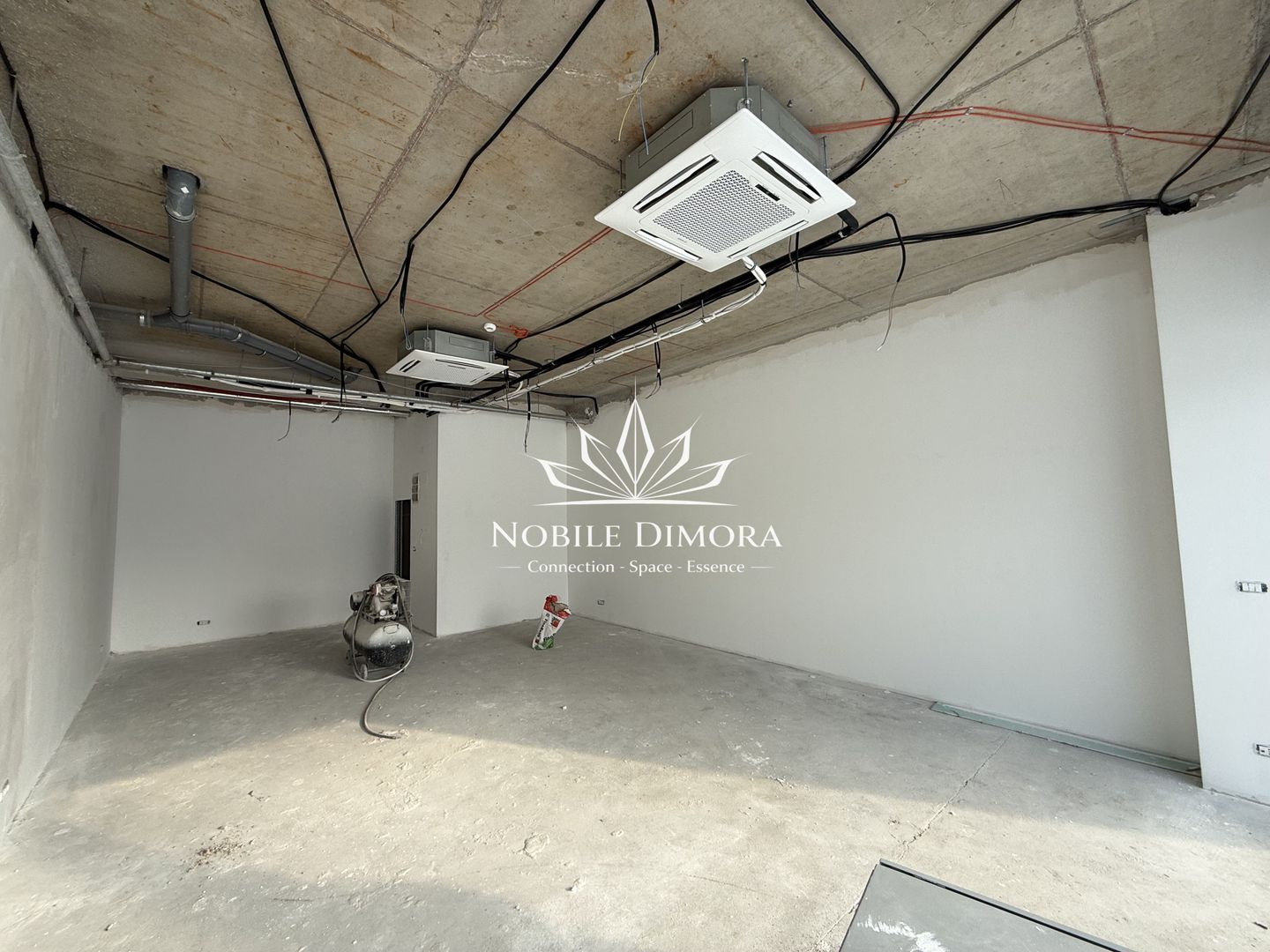 SAD - Spatiu comercial in zona centrala, langa Piata 700 - pret negociabil - Poză 4