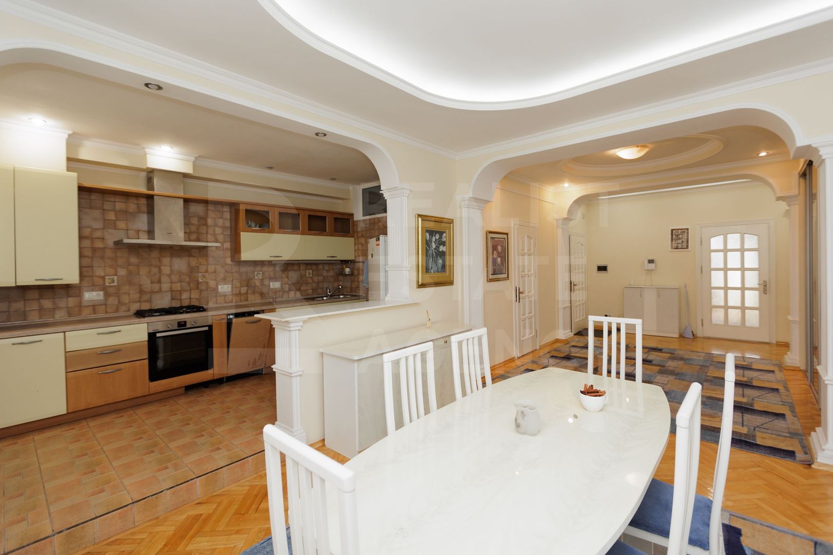 Chirie, apartament, 3 camere, str. 31 August 1989, Centru - Poză 1