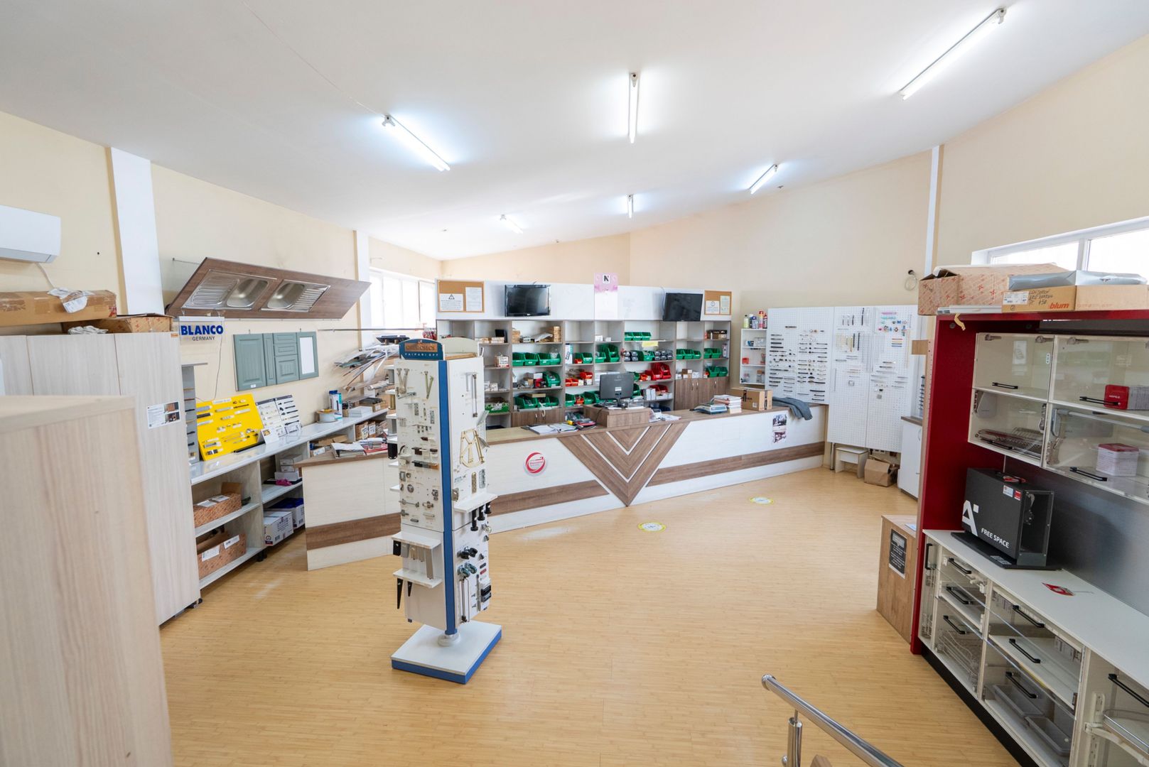 Spatiu Comercial, cu depozit, locuri de parcare, Iosia - Poză 6