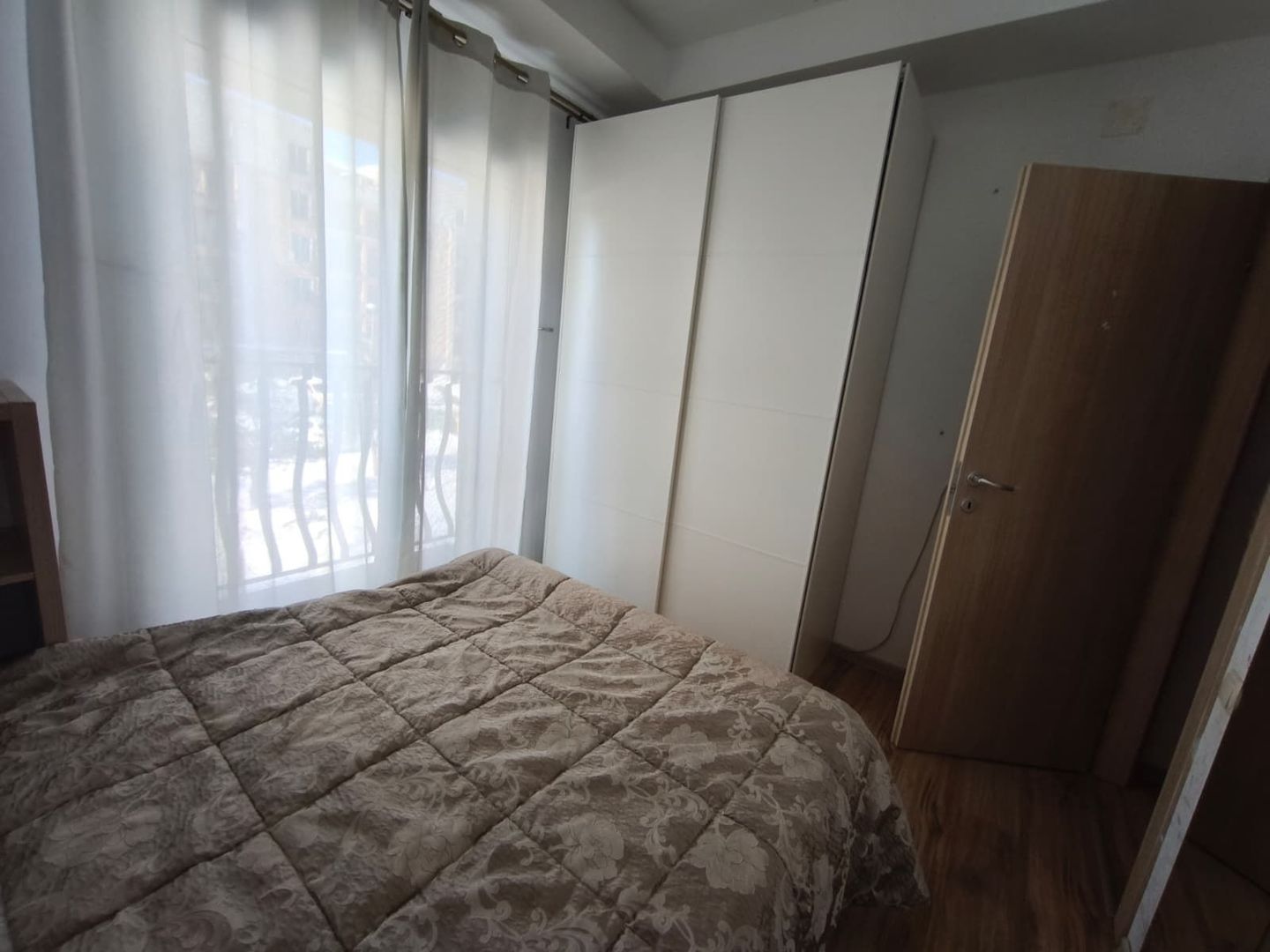 Apartament cu 3 camere de inchiriat in Cosmopolis - Poză 7