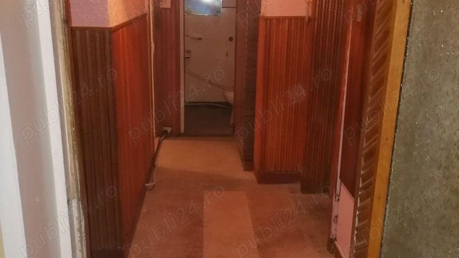 BRASADAS vinde apt 4 camere etaj 4/4 in centru. - Poză 1