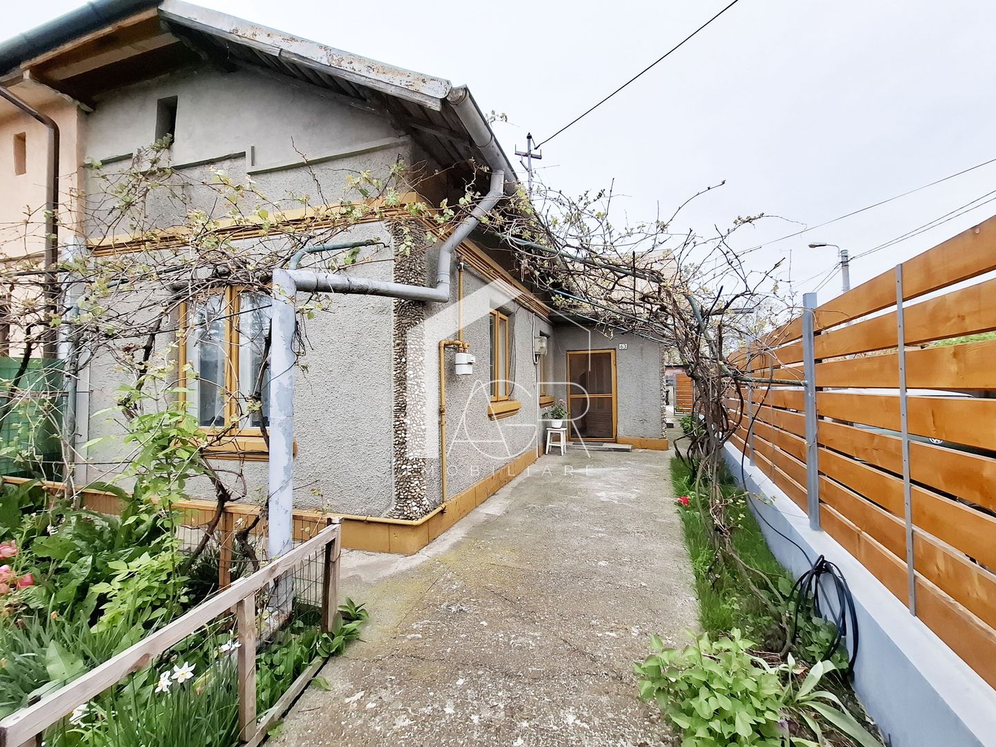Casa cu 3 camere, zona Mihai Bravu - Poză 1