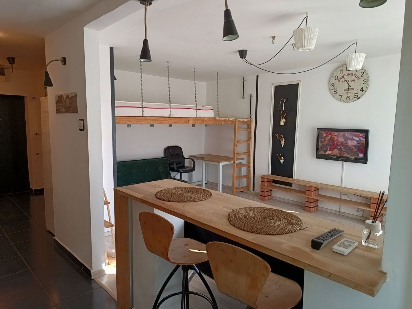 GAROSNIERA DECOMANDATA RENOVATA MOBILATA & UTILATA - Poză 11