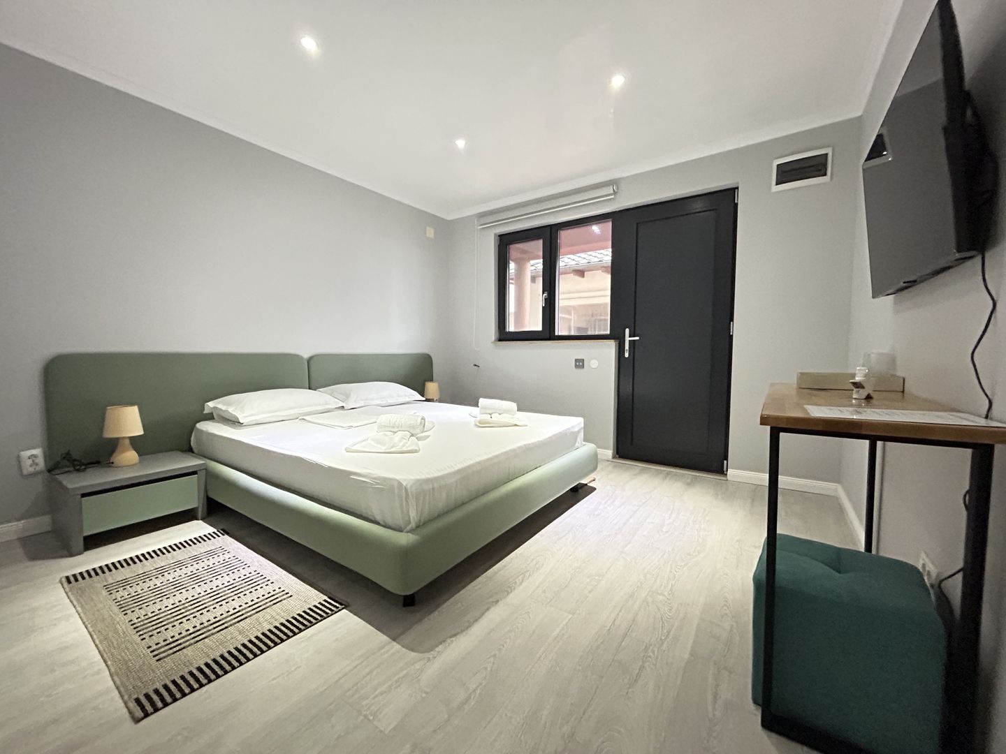 Pensiune Casa Eva Statiunea 2 Mai - 12 camere - teren 600 mp - Poză 10