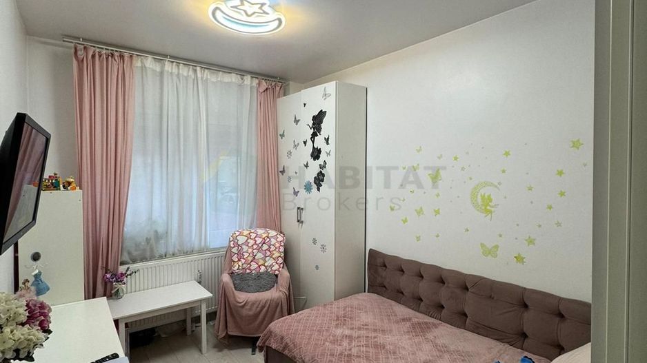 3 camere Mega Mall mobilat si utilat modern - Poză 10