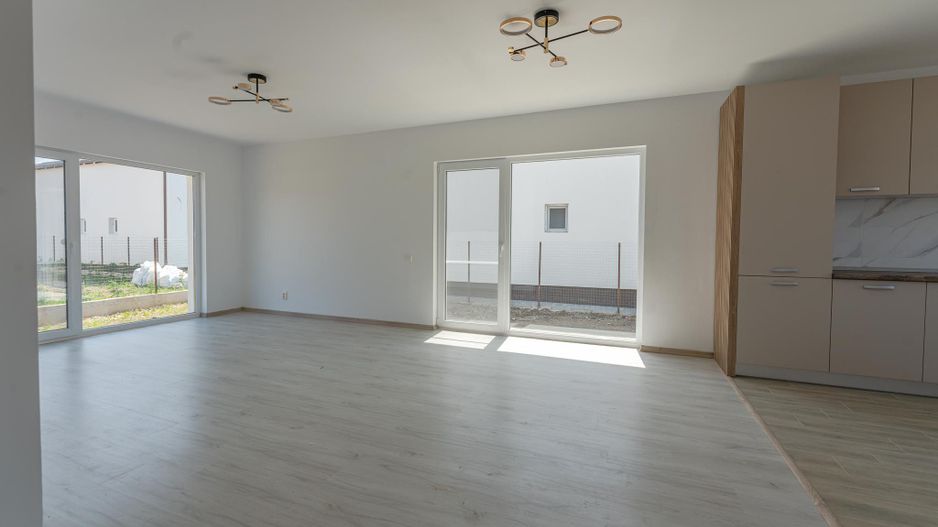 Casa de închiriat în Sânpetru - bucatarie mobilata si utilata - Poză 3