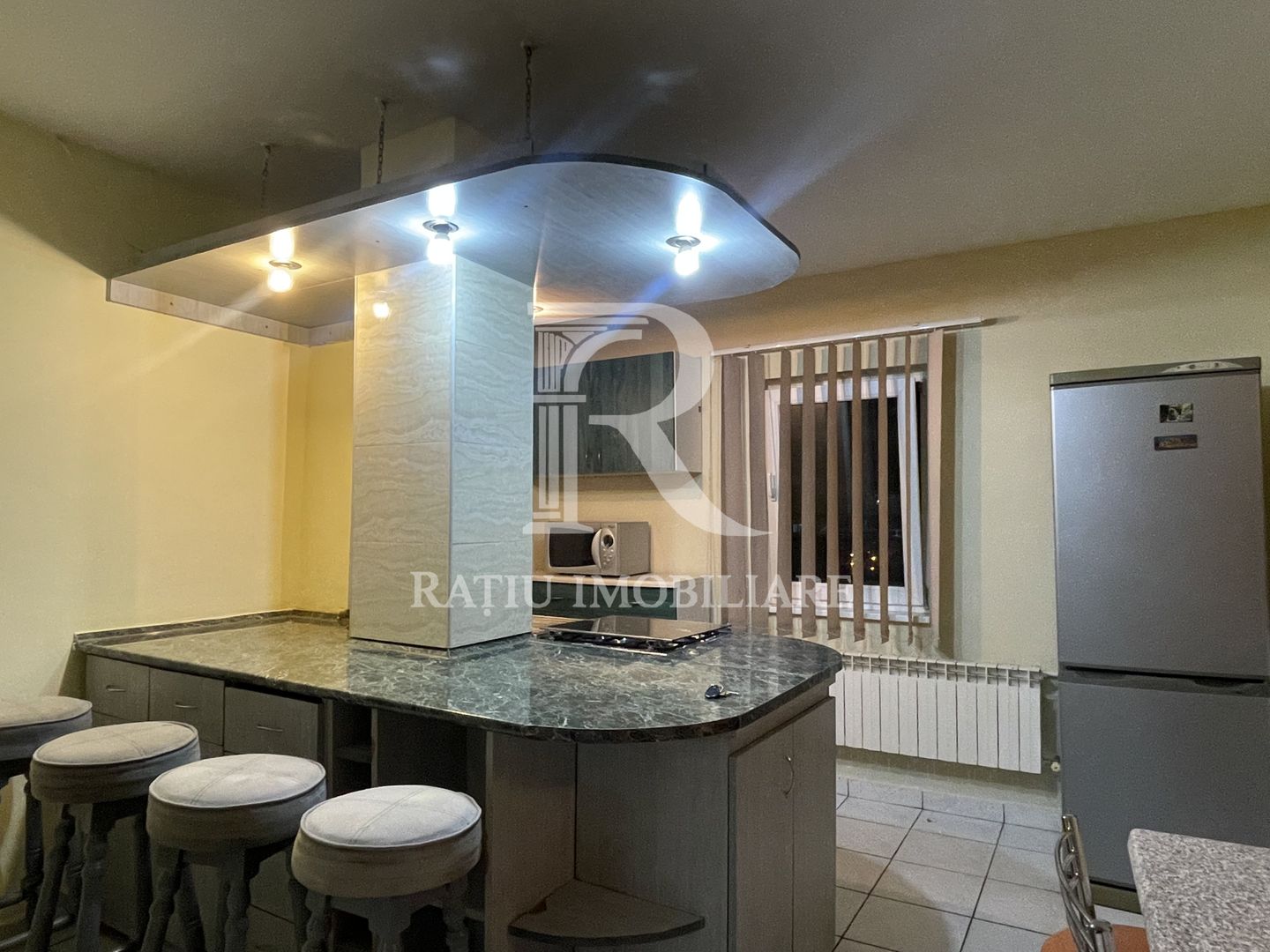 Apartament cu 3 camere | Zona Rogerius | Oradea - Poză 2