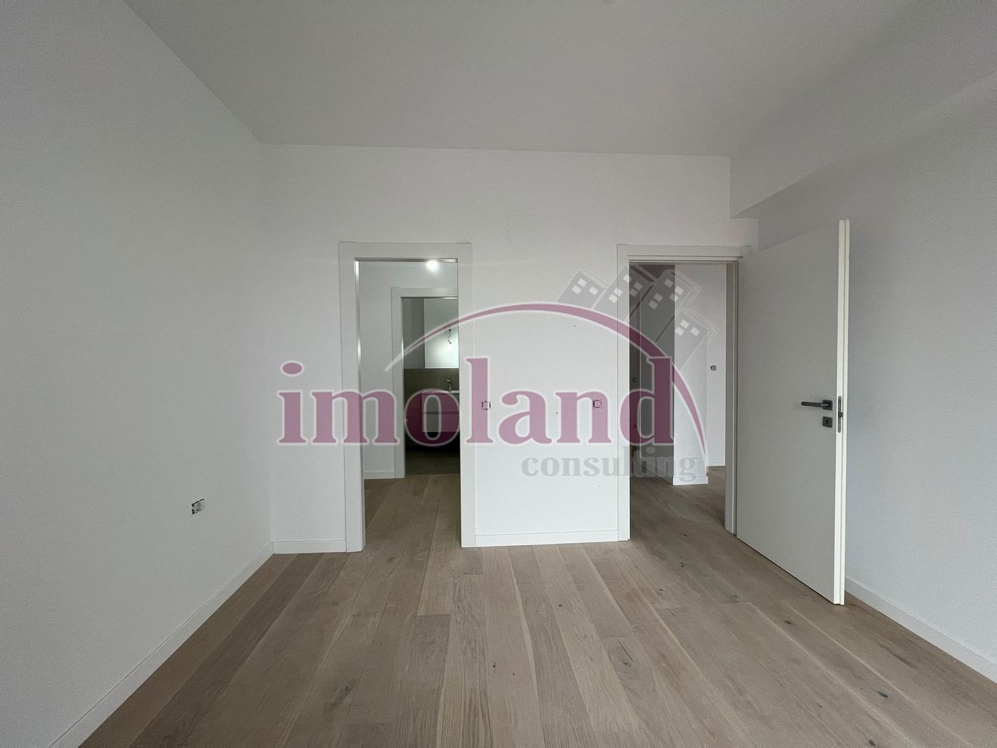 Vanzare - apartament 3 camere - NOU - Sisesti - Poză 3