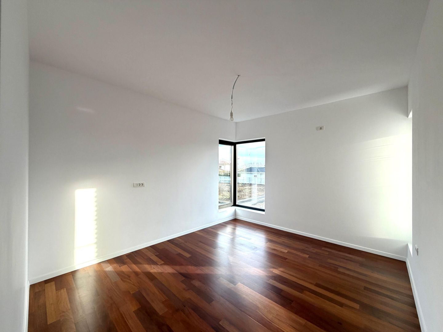 Duplex modern - 5 camere - toate utilitatile - Sacalaz - Poză 8