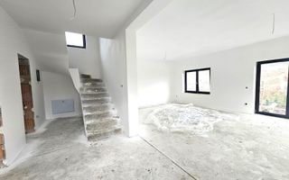 Casa Sibiu, Poplaca 4 camere, 3 bai, terasa si curte NOU - Poză 3