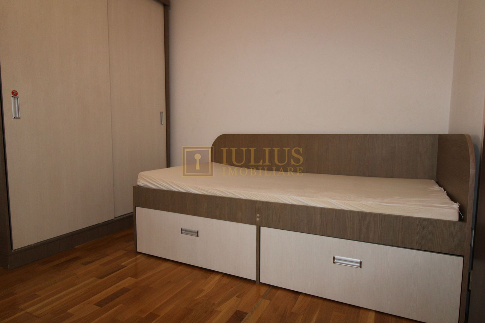 3 camere, zona Dambovita, apt superb, centrala proprie, disponibil imediat - Poză 14