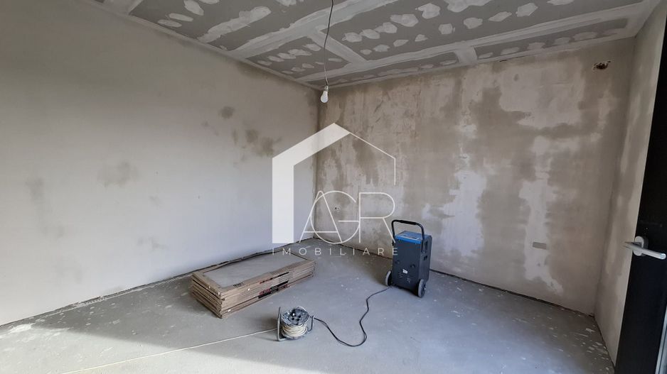 Casa cu 4 camere de vanzare, Bucov, Mica Roma - Poză 13