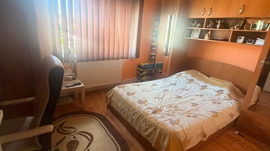 Apartament cu 2 camere transformat in 3 -  spatios - cartier Rovine - Poză 5