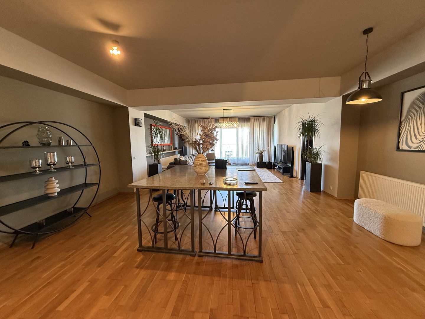 Refugiu Urban cu Lumină Naturală și Eleganță în Inima Pipera - Poză 3