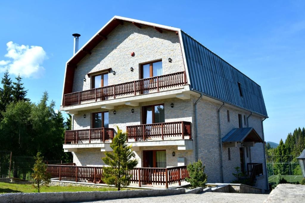Domeniu turistic, zona pitoreasca, priveliste, aer curat, Fundata, Brasov - Poză 12