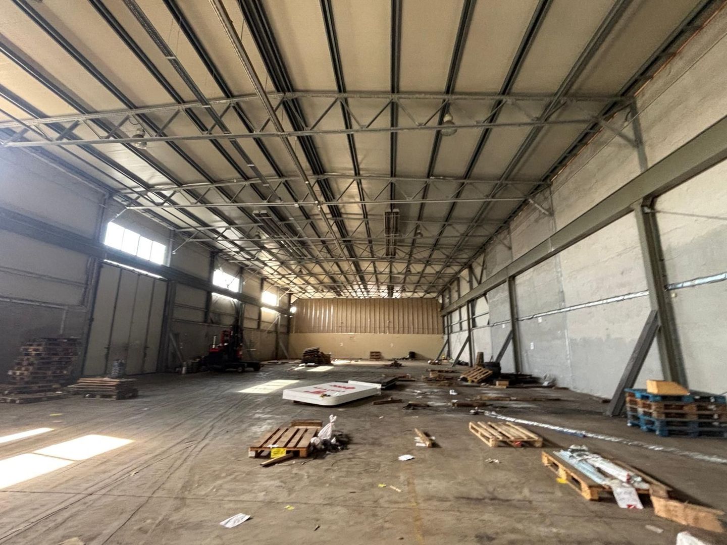 Depozit cu showroom de inchiriat de 1600 mp - Poză 15