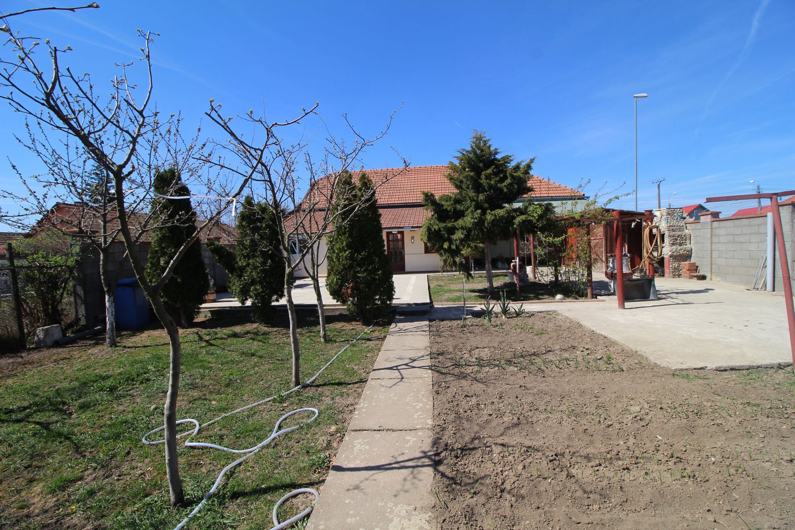 CASA CU TEREN GENEROS - Poză 6