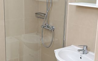 Apartament renovat complet, luminos, cu balcon închis și A/C,Pajura - Poză 4