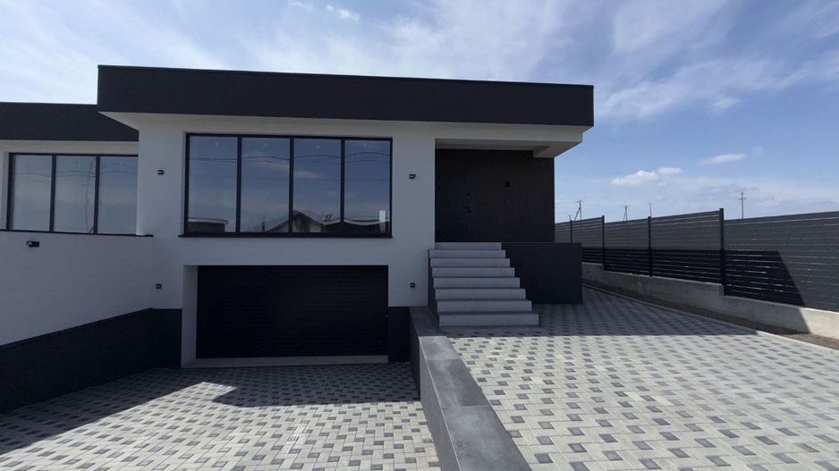 Duplex Hi-Tech 250 m2, Pașcani - Poză 1
