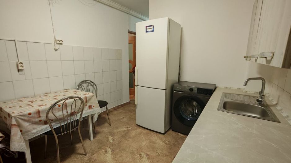 Garsoniera zona Tractorul ,bloc de apartamente - Poză 7