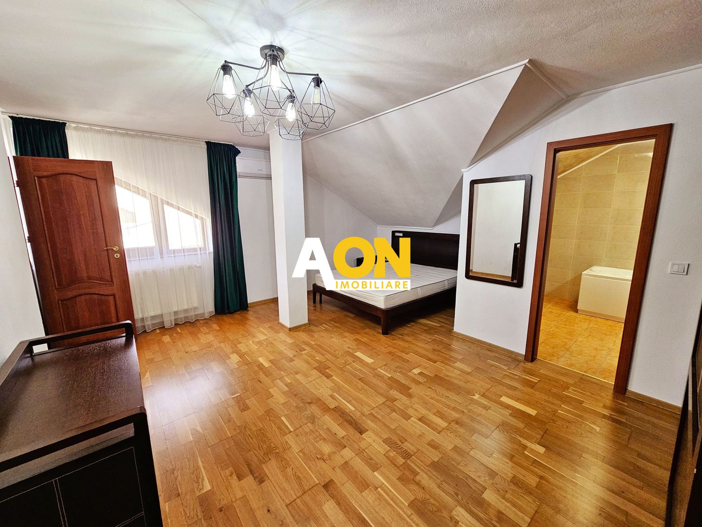 Apartament 4 camere, 3 bai, 137 mp utili, cu garaj, Cetate, zona Piata - Poză 12