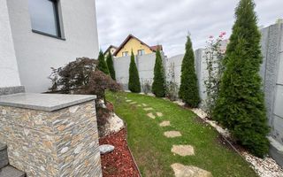 Casa superba , 5 camere si garaj ,zona linistita Sibiu - Poză 7