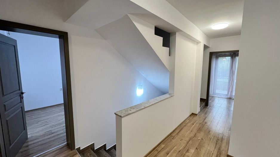 Casa cu 7 camere | 3 balcoane | Garaj | 220 mp + 80 mp curte | Cartier Panorama - Poză 16