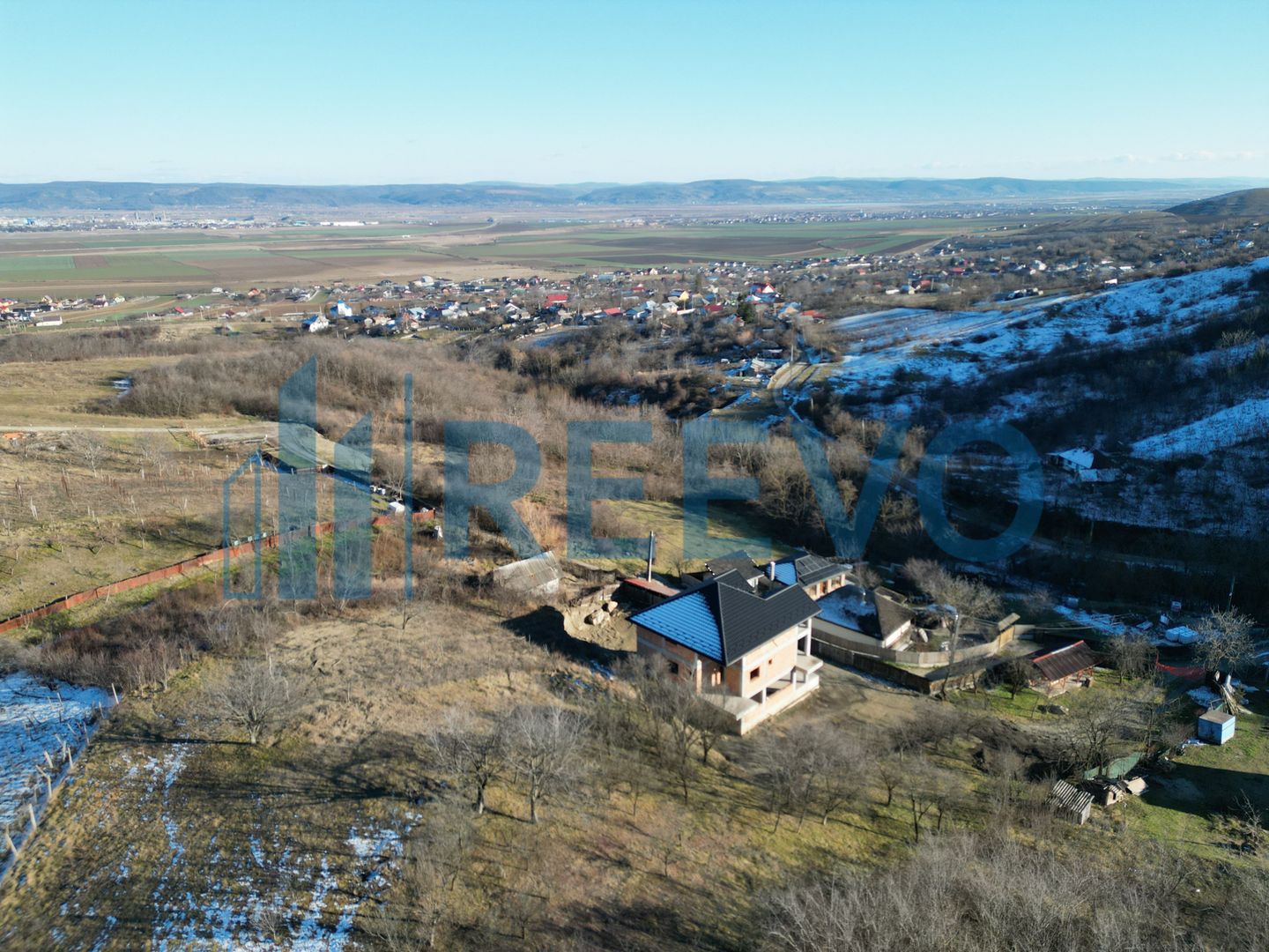 Pensiune/Vilă la roșu P+E+M în Sărata - Poză 34