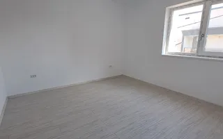 Casă individuală cu 4 camere și teren de 450 mp – Rediu - Poză 19