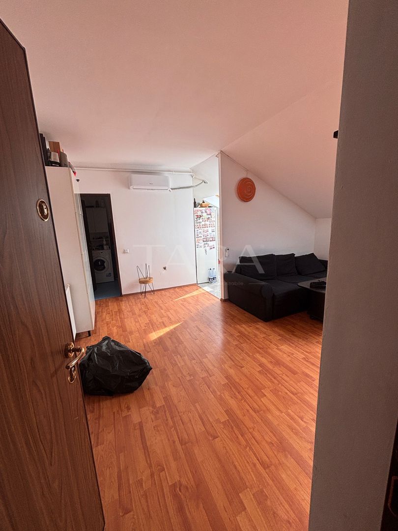 Apartament la mansardă, spațios și luminos. - Poză 2