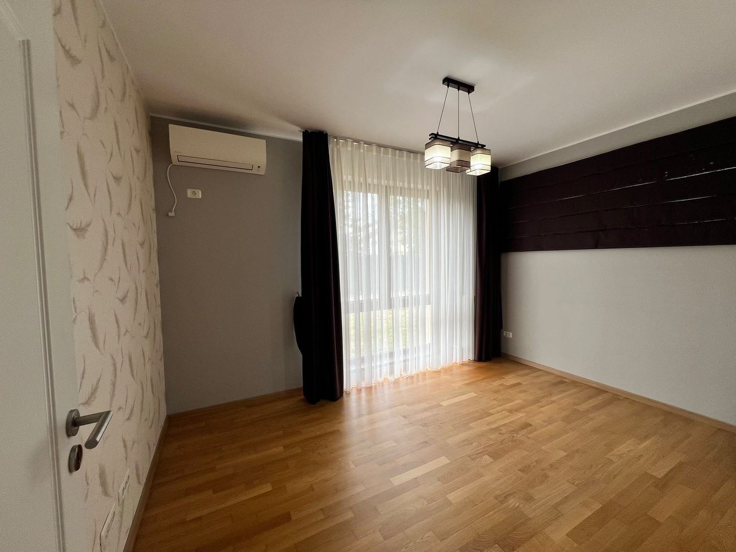 MOGOȘOAIA – VILĂ CU 4 CAMERE, TEREN 971 MP, CURTE ȘI GRĂDINĂ! - Poză 14