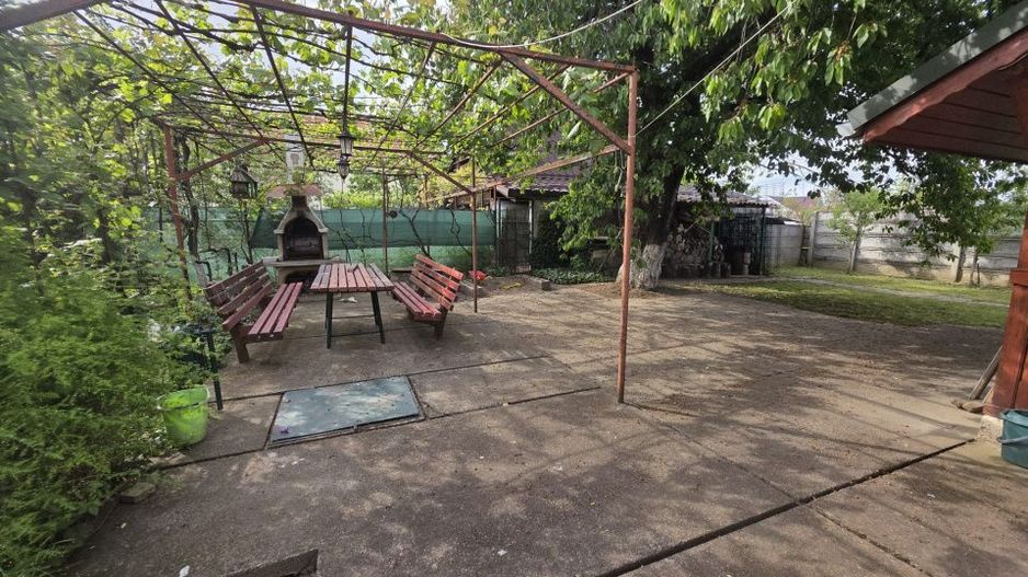 De Vânzare Căsuță cu 7 ari teren Bercu Roșu - Poză 4