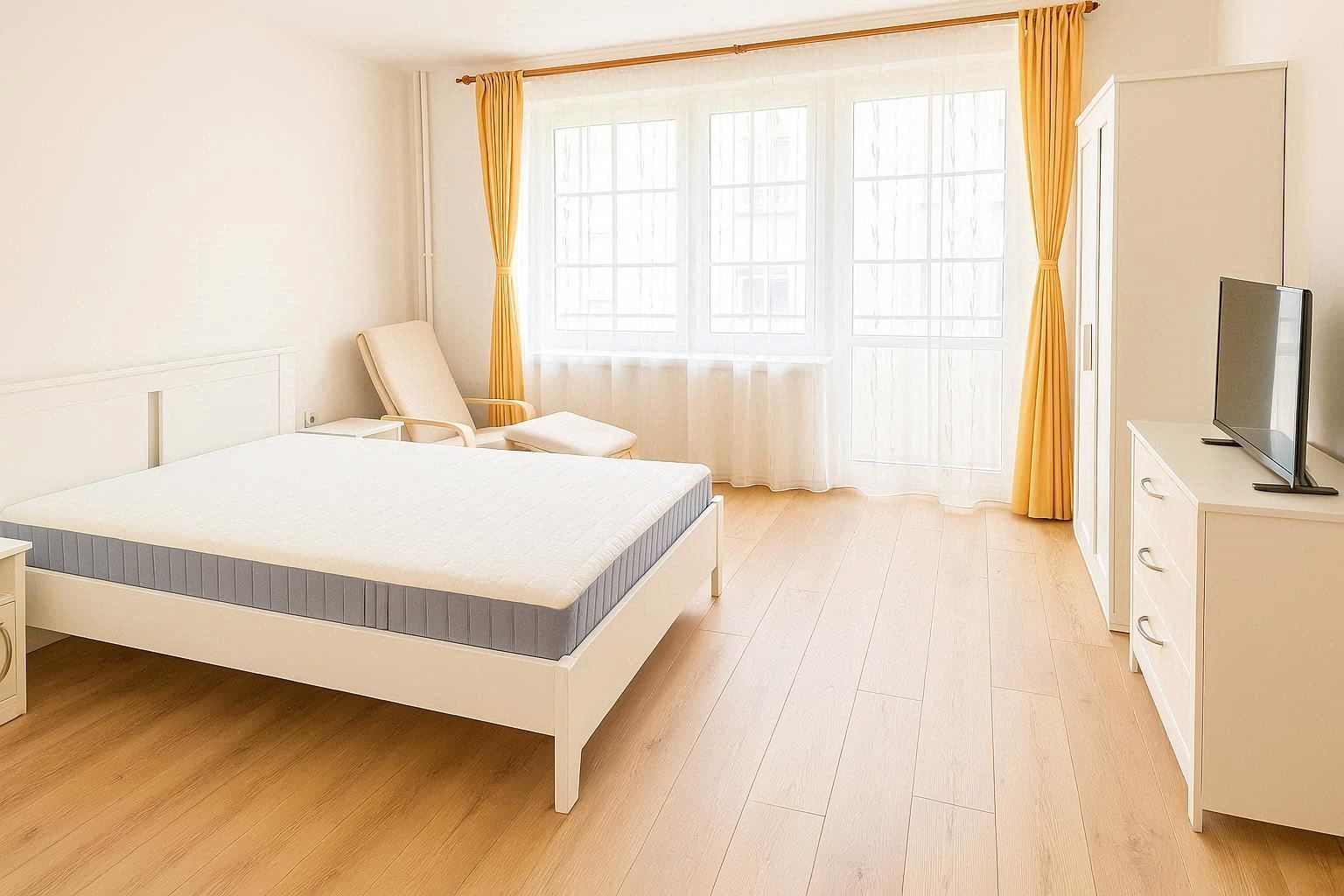 Inchiriez garsoniera vis a vis de Athenee Palace nou renovata - Poză 2