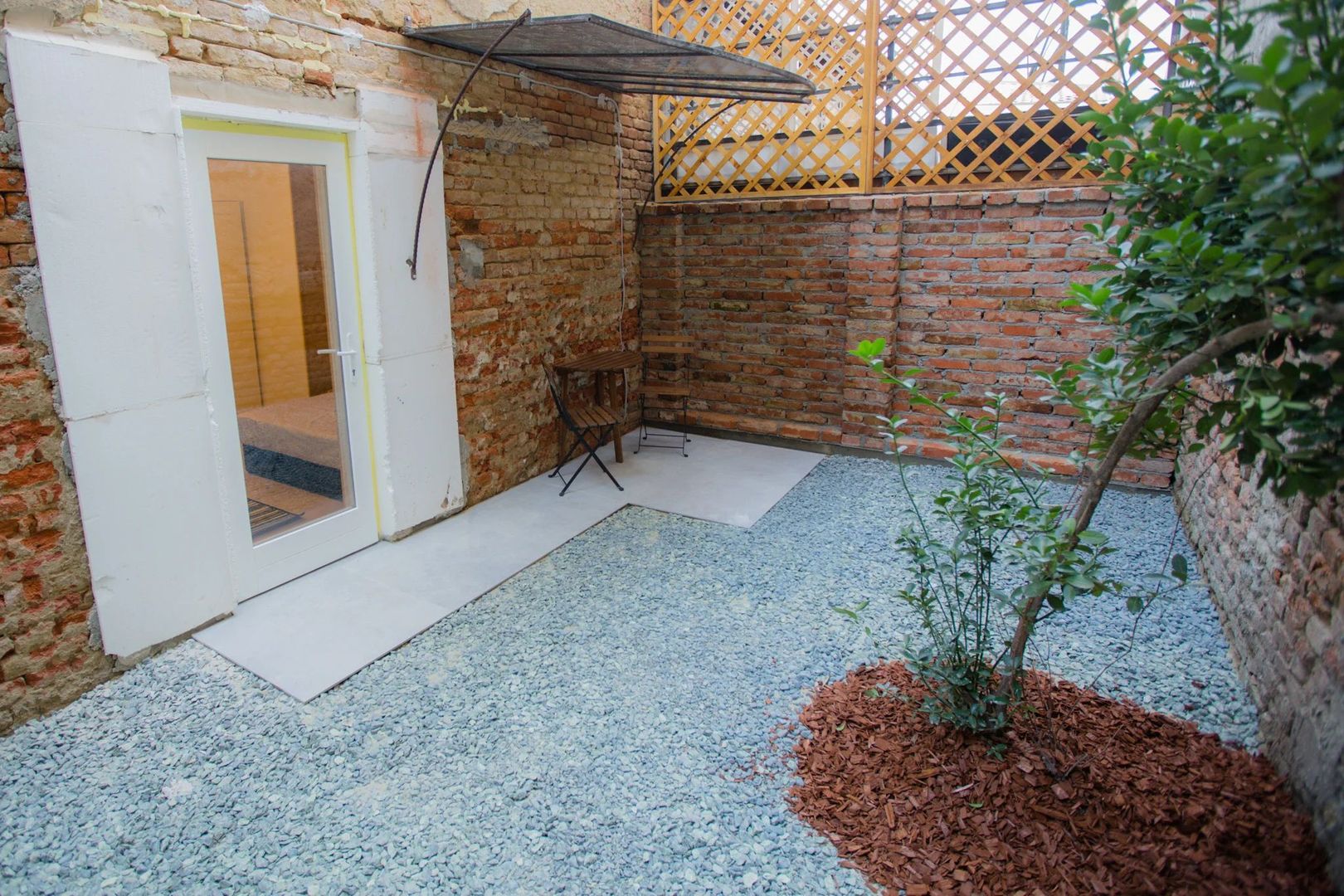 Chirie, apartament 2 dormitoare, central 550 E/lună (neg). Comision 0. - Poză 1