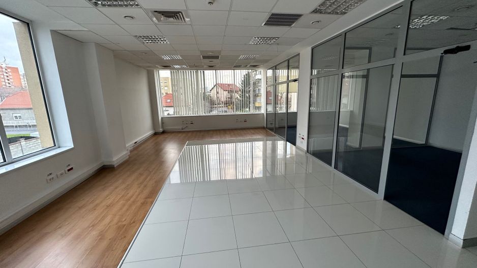 Spatiu de birouri la artera - Poză 11