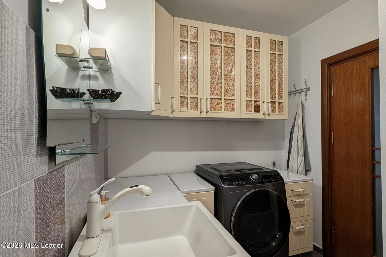 Parc Bazilescu - Str. Nuvelei 95, Casa P+M, 173 mp utili, teren 288 mp - Poză 14