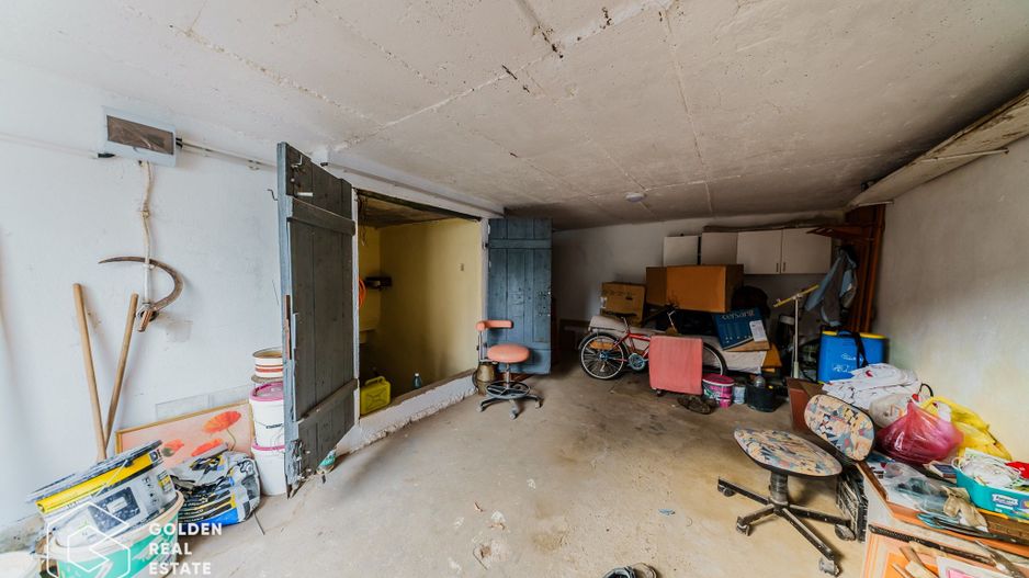 Vila superba, P+E,  Cuvin, 9 camere, 200 mp si teren 1300 mp plus anexa 3 camere - Poză 32