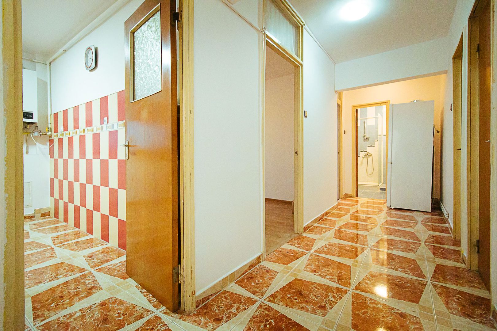 Ideal pentru o familie, toate facilitățile în apropiere - Poză 8