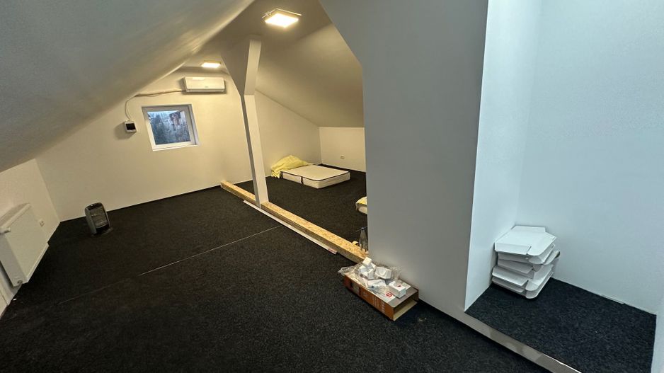 Cladire pretabila spațiu birouri/ clinica - Poză 46