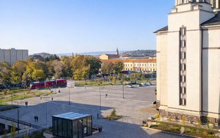 Apartament spațios cu 4 camere, 100 mp utili, triplă orientare. - Poză 1