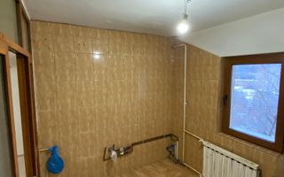 Nicolina - Cug - 4 Camere Decomandat -Etaj 3 - Bloc 1986 - Poză 9