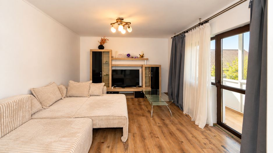 Apartament 2 camere de vanzare, 67mp mobilat, parcare, bloc cu 6 ap. - Poză 1