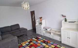 🏠 Apartament de închiriat – 3 camere, decomandat, Piața Alexandru cel Bun - Poză 1
