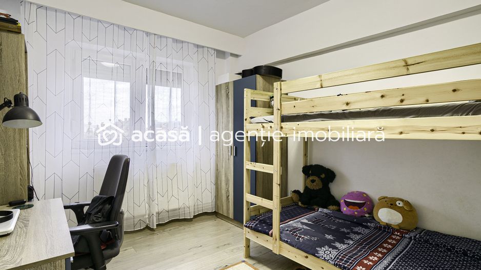 PROPRIETATE VÂNDUTĂ Apartament spatios cu 4 camere langa teatru - Poză 5