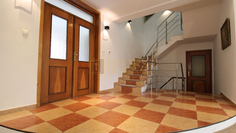 Casa in Blascovici, 5 camere + 3 bai, centrala proprie - Poză 8