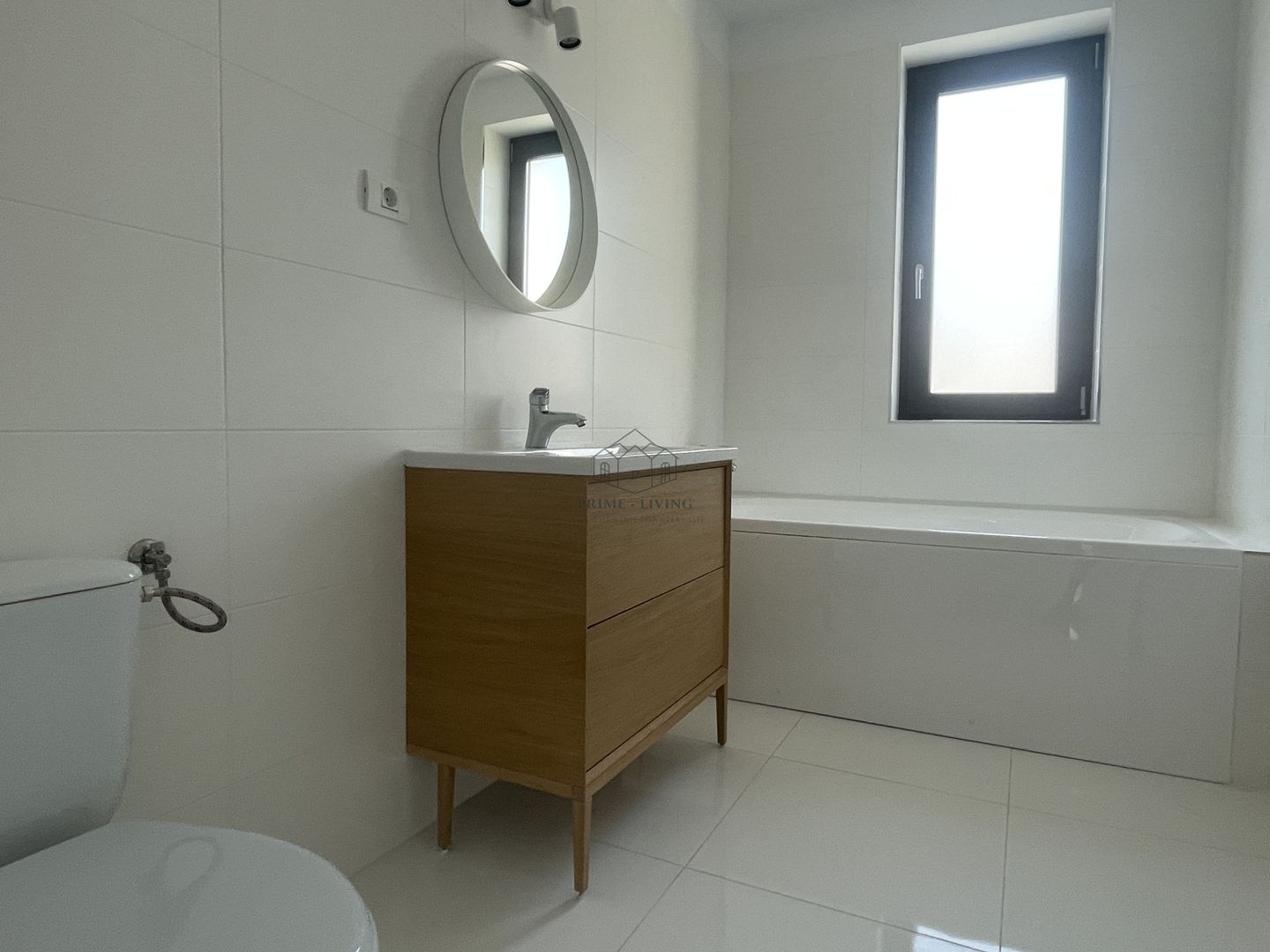 VILA NOUA SI MODERNA CU 5 CAMERE LA INCHIRIERE IN OTOPENI - Poză 23