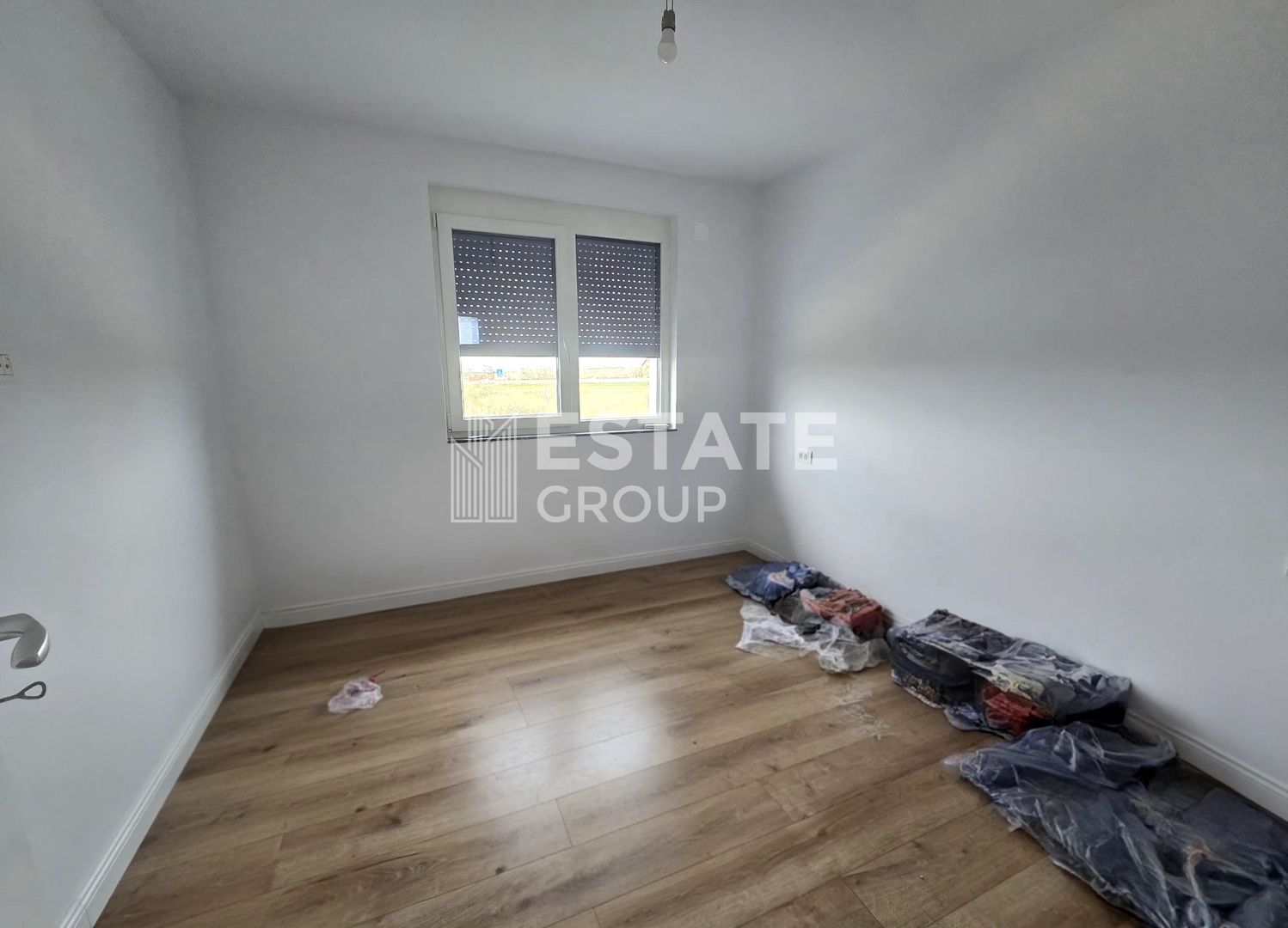 Duplex cu 5 camere despartit prin garaj in Giarmata - Poză 11