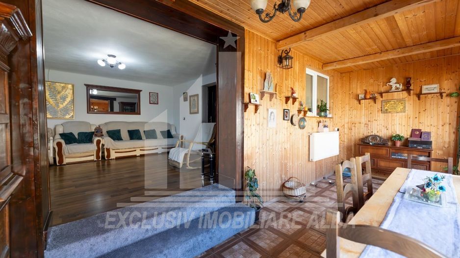 Casa de vanzare cu 2000mp de teren in Ciugud - Poză 1