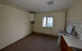 De vanzare apartament 3 camere, Cetate - Poză 9